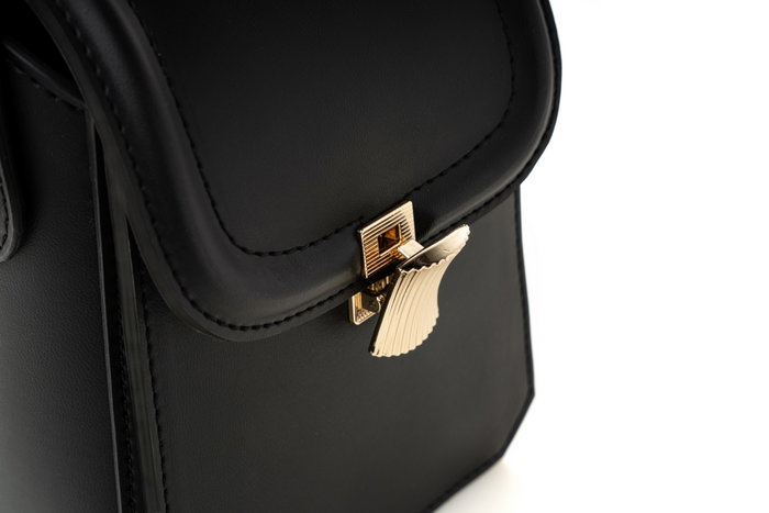 Vince Camuto Bolso Bandolera Negro Lagoon en Piel de Polivinilo